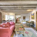 Old Santa Fe Trail Contemporary Two-Bedroom Holiday Home