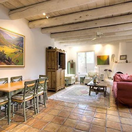 Old Trail Contemporary Two-bedroom Holiday *