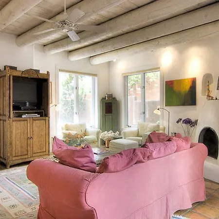 Old Trail Contemporary Two-bedroom Holiday *